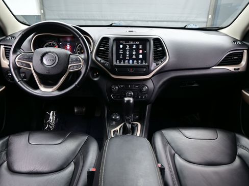 Used 2017 Jeep Cherokee Limited AWD/4WD image 16