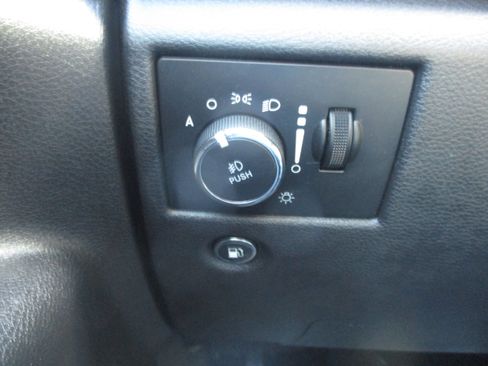 Used 2019 Jeep Grand Cherokee Altitude image 21