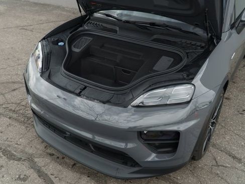 Certified 2025 Porsche Macan 4 Electric AWD/4WD image 15