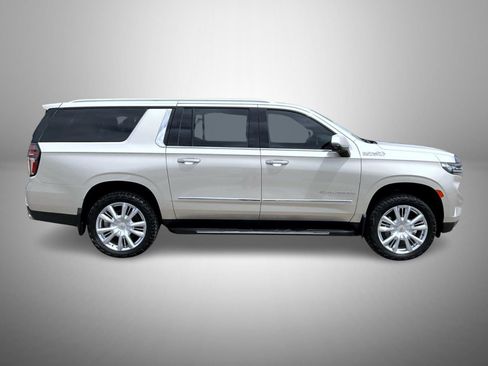 Used 2021 Chevrolet Suburban High Country AWD/4WD image 4