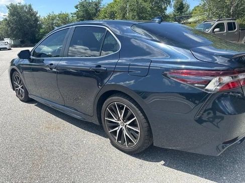 Used 2021 Toyota Camry SE FWD image 3