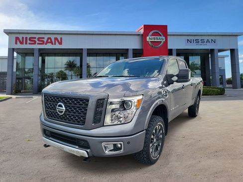Used 2019 Nissan Titan PRO-4X w/ Pro-4x Convenience Package AWD/4WD image 9