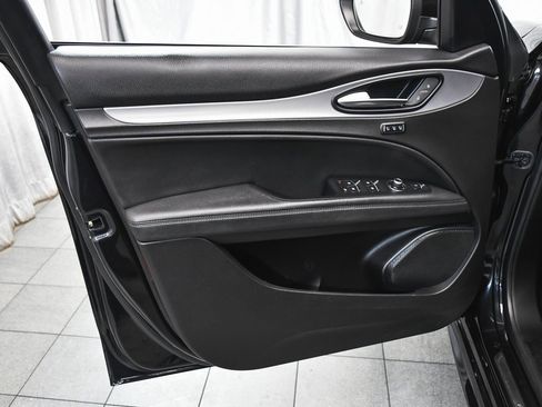 Used 2023 Alfa Romeo Stelvio Veloce image 9