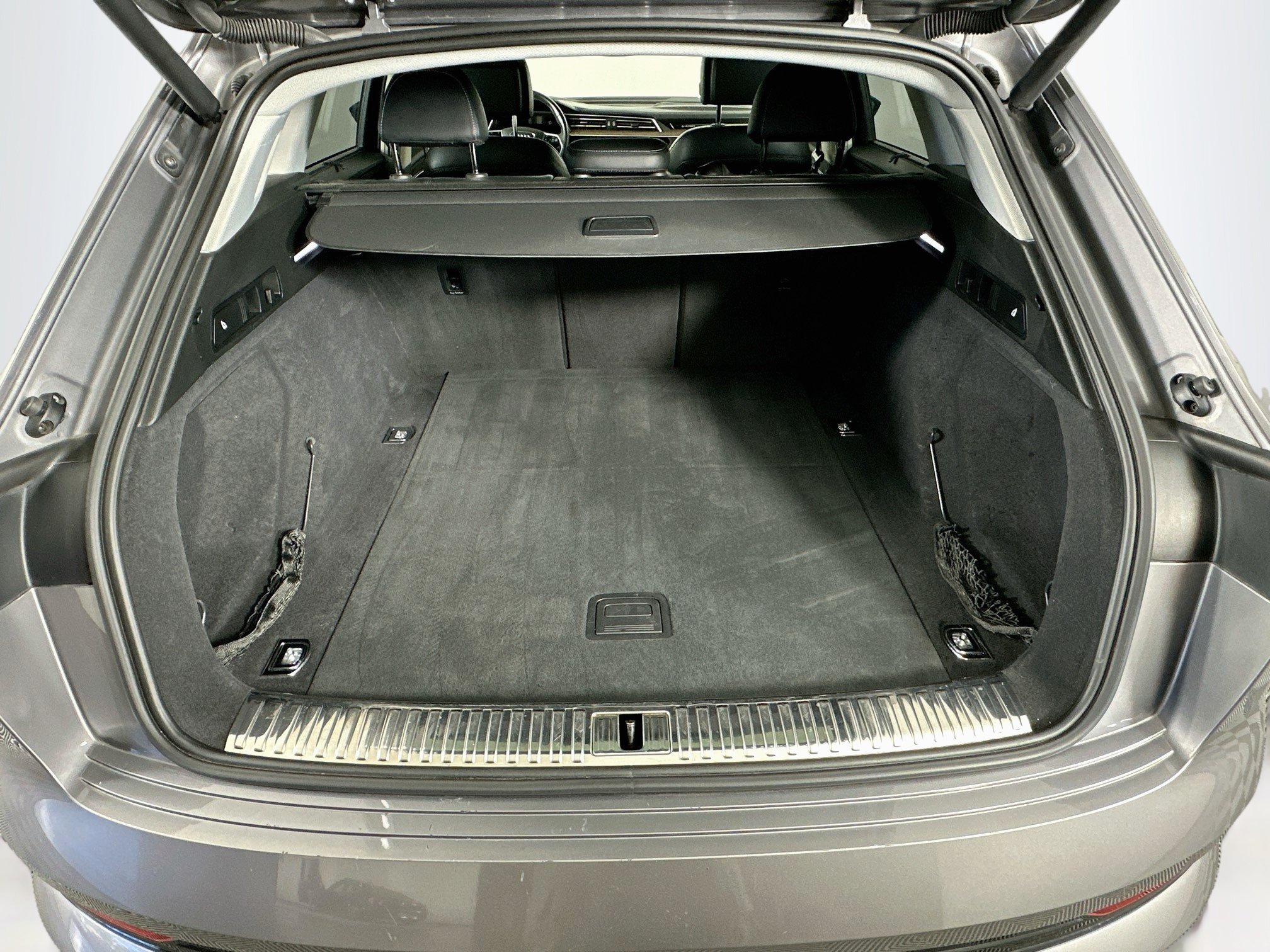 Used 2019 Audi e-tron Prestige w/ Prestige Package AWD/4WD image 30