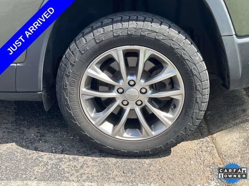 Used 2019 Jeep Cherokee Latitude Plus FWD image 11