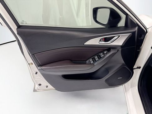 Used 2018 MAZDA MAZDA3 Touring image 24