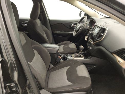 Used 2016 Jeep Cherokee Sport image 21