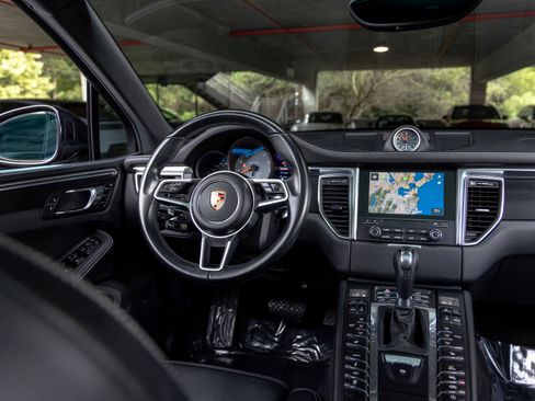 Certified 2018 Porsche Macan GTS AWD/4WD image 43