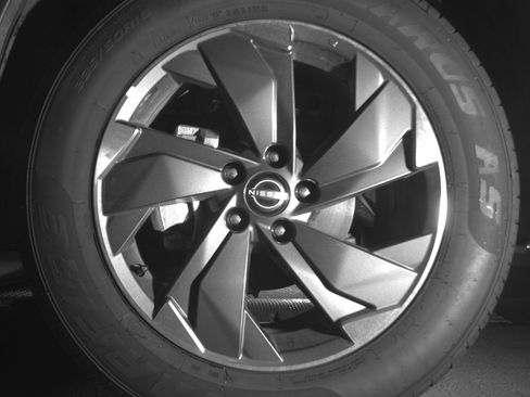 Used 2025 Nissan Rogue SV FWD image 12