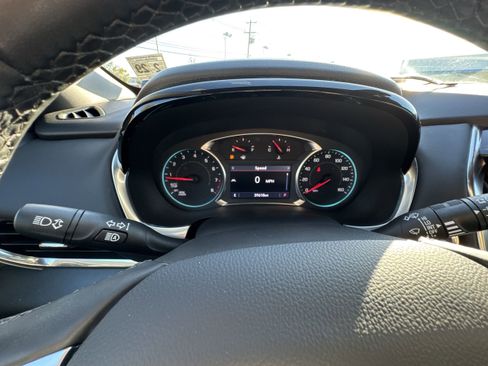 Used 2024 Chevrolet Traverse LT image 12