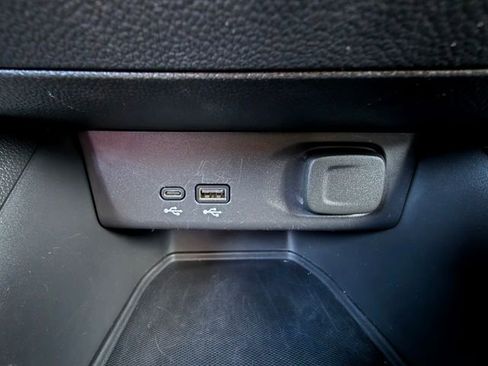 Used 2025 Buick Envista Preferred image 17