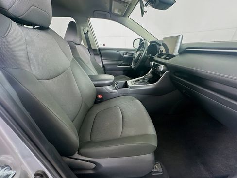 Used 2025 Toyota RAV4 XLE FWD image 30