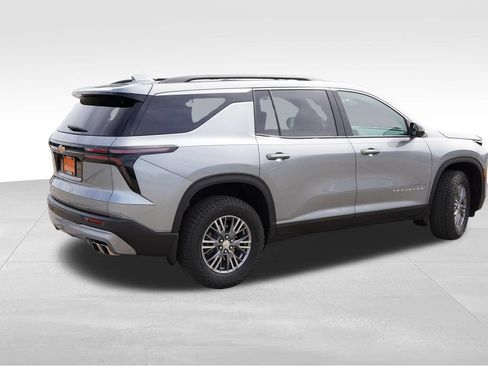 Certified 2025 Chevrolet Traverse LT w/ Driver Confidence Package AWD/4WD image 4