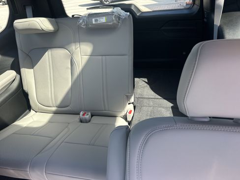 New 2026 Jeep Grand Wagoneer Limited AWD/4WD image 13