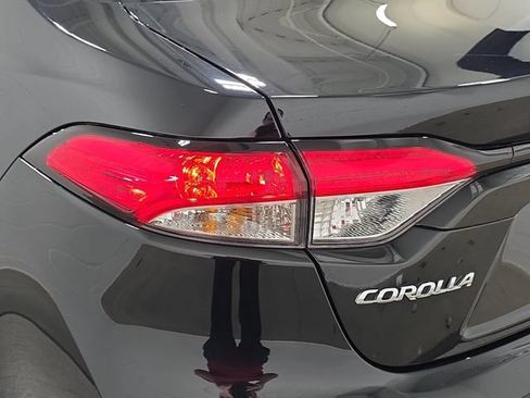 Certified 2025 Toyota Corolla LE FWD image 28