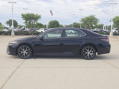 Used 2023 Toyota Camry SE FWD image 4