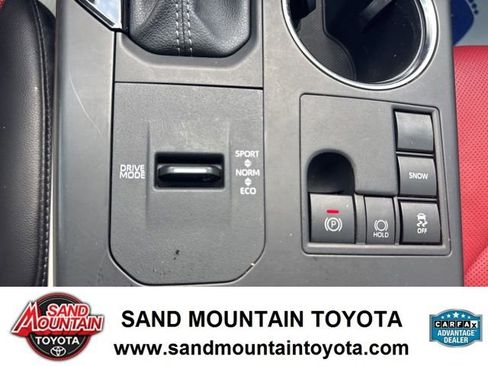 Used 2023 Toyota Highlander XSE FWD image 19