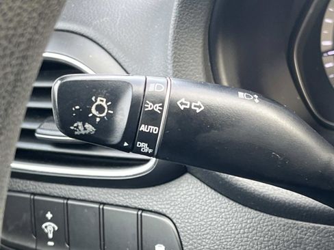 Used 2018 Hyundai Elantra GT image 35