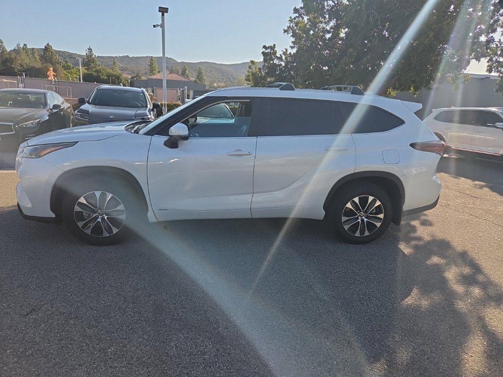 Used 2026 Toyota Highlander XLE AWD/4WD image 2
