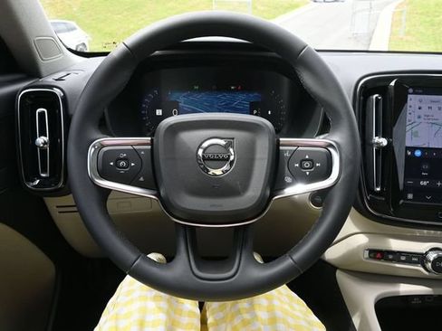 Used 2024 Volvo XC40 B5 Plus w/ Protection Package Premier AWD/4WD image 30