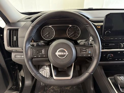 Certified 2024 Nissan Pathfinder SL image 34