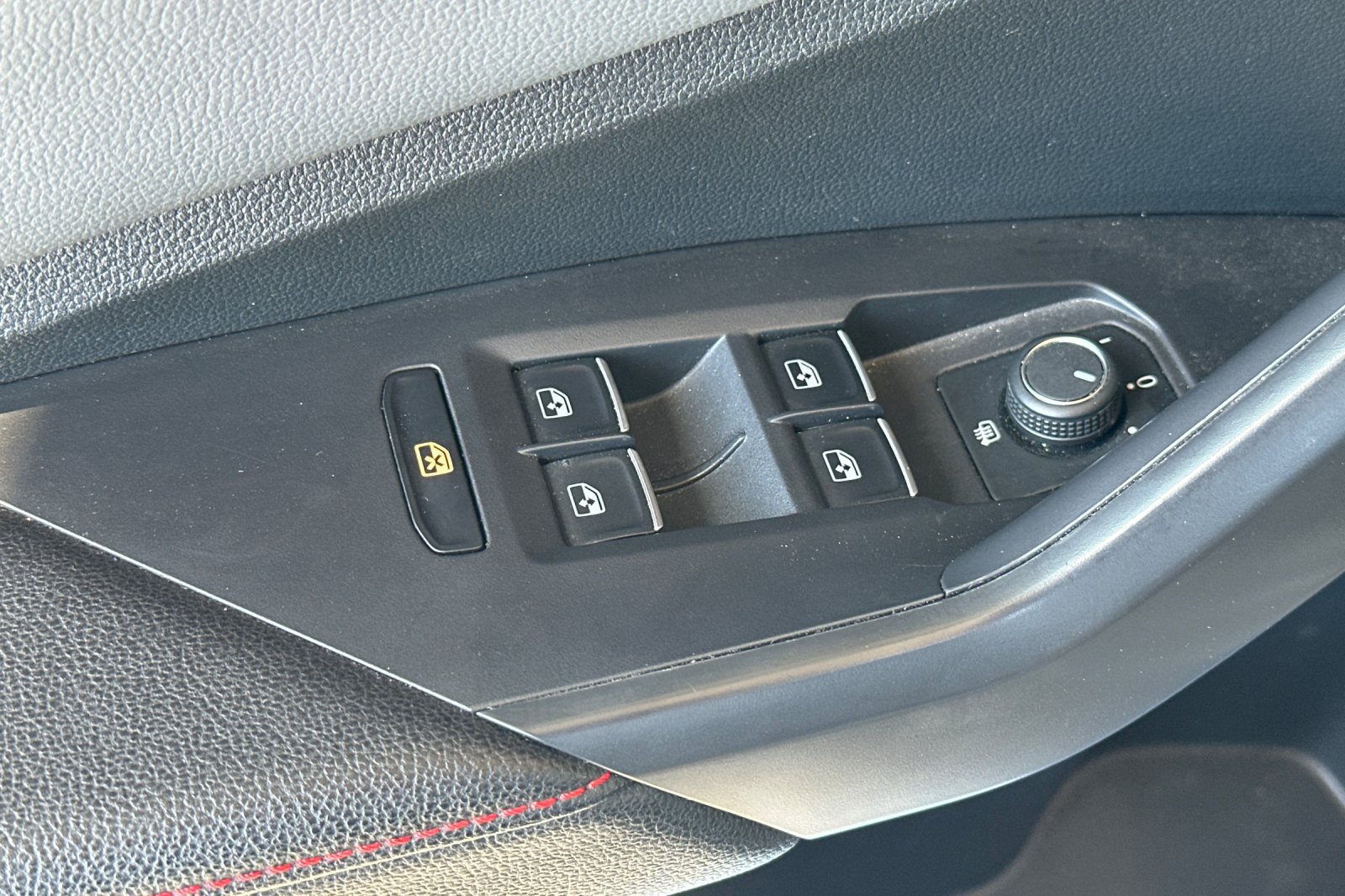 Used 2025 Volkswagen Jetta GLI Autobahn FWD image 12