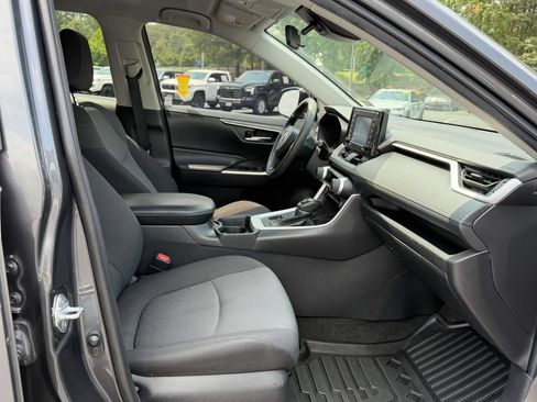 Used 2021 Toyota RAV4 XLE AWD/4WD image 12