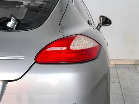 Used 2010 Porsche Panamera S RWD image 47