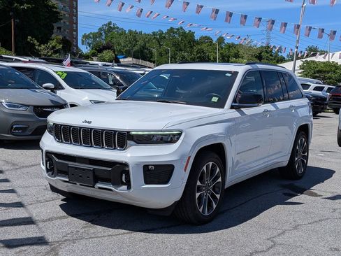 Used 2022 Jeep Grand Cherokee Overland w/ Luxury Tech Group IV AWD/4WD image 1