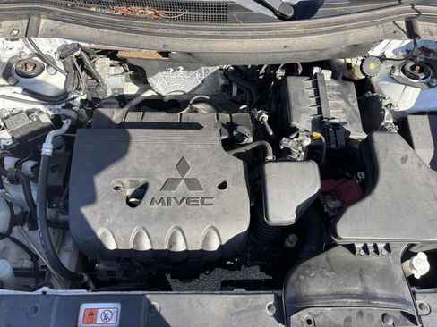 Used 2019 Mitsubishi Outlander SE image 42