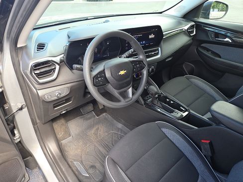 Used 2025 Chevrolet TrailBlazer LS w/ LS Convenience Package AWD/4WD image 15