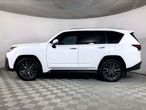 Used 2024 Lexus LX 600 F Sport image 2