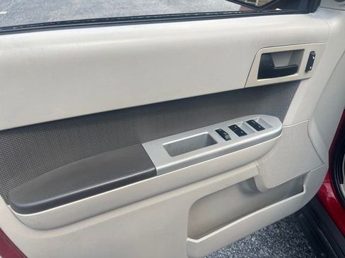 Used 2010 Ford Escape XLT image 15