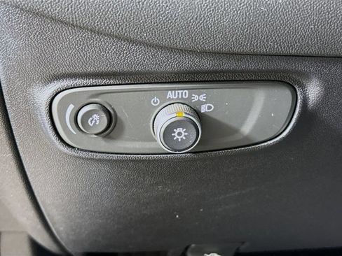 Used 2018 Chevrolet Equinox LT FWD image 10