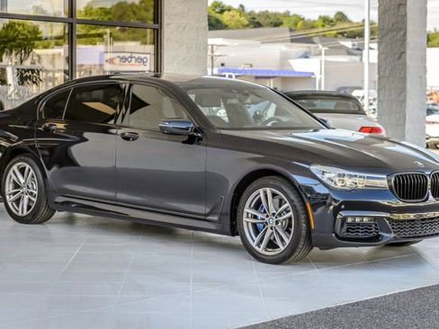 Used 2017 BMW 740i xDrive AWD/4WD image 4