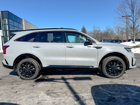 Certified 2022 Kia Sorento SX image 4