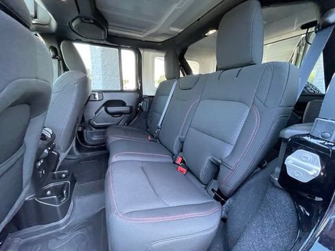 Used 2023 Jeep Wrangler Unlimited Rubicon w/ Cold Weather Group AWD/4WD image 24
