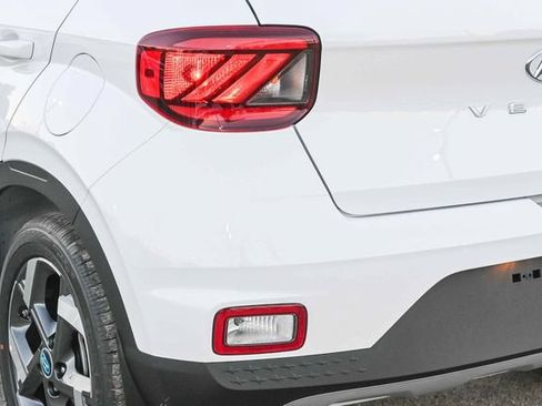 Used 2026 Hyundai Venue SEL FWD image 9