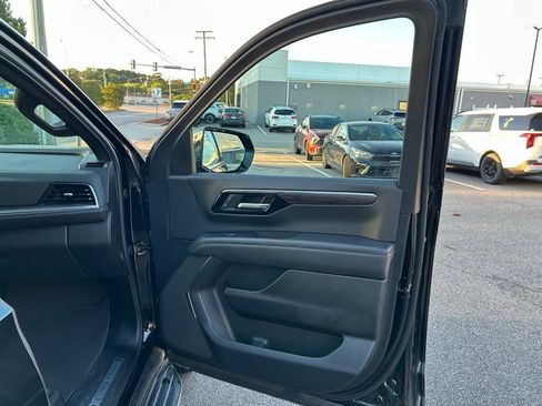 Used 2025 Chevrolet Tahoe LT AWD/4WD image 16