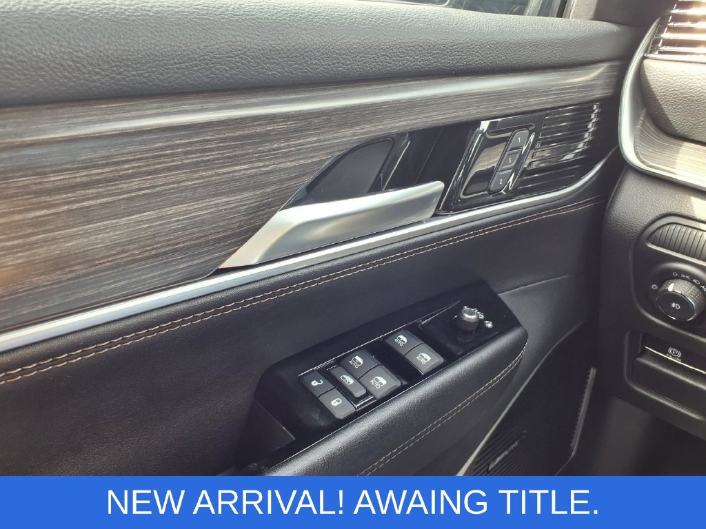 Used 2024 Jeep Wagoneer L Series II w/ Flexible Seating Group AWD/4WD image 21