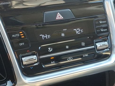 Used 2023 Kia Sorento SX Prestige image 16