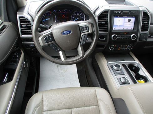 Used 2019 Ford Expedition XLT w/ Equipment Group 202A AWD/4WD image 10