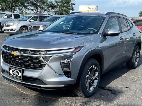 Used 2026 Chevrolet Trax LT FWD image 7