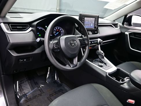 Used 2022 Toyota RAV4 LE AWD/4WD image 12