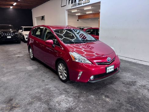 Used 2012 Toyota Prius V Five FWD image 2