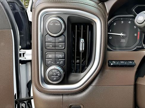 Used 2022 GMC Sierra 1500 Denali w/ Denali Premium Package AWD/4WD image 36