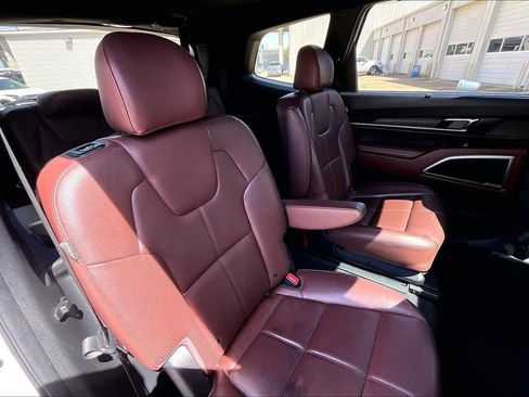Used 2023 Kia Telluride EX w/ EX Captain's Chair Package image 19