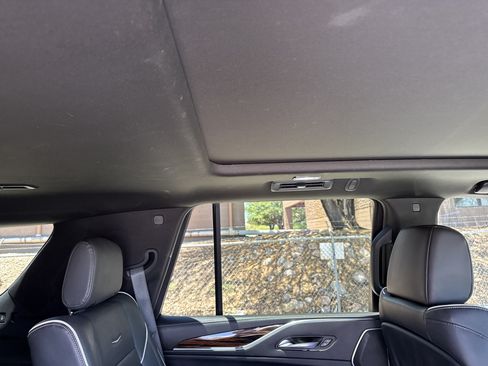 Used 2023 Cadillac Escalade Premium Luxury AWD/4WD image 17