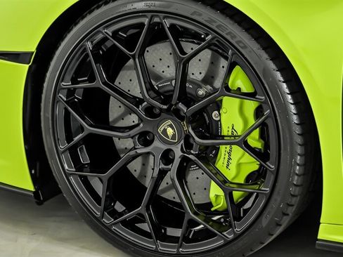 Used 2022 Lamborghini Huracan EVO RWD image 14