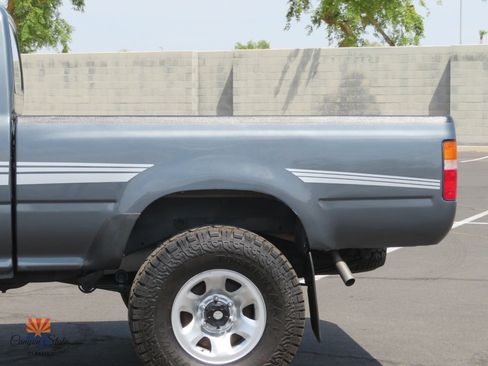 Used 1992 Toyota Pickup Deluxe AWD/4WD image 17